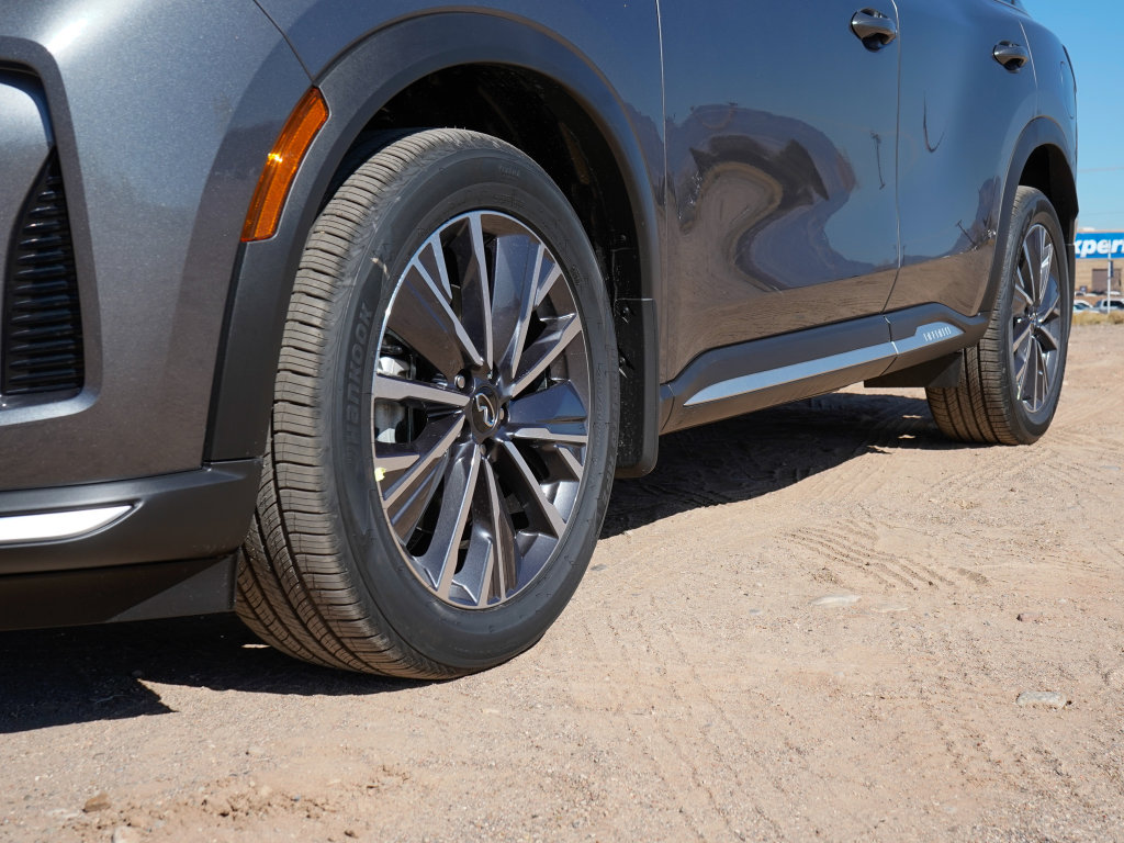 New 2026 INFINITI QX60 Luxe w/ Family Package image 2