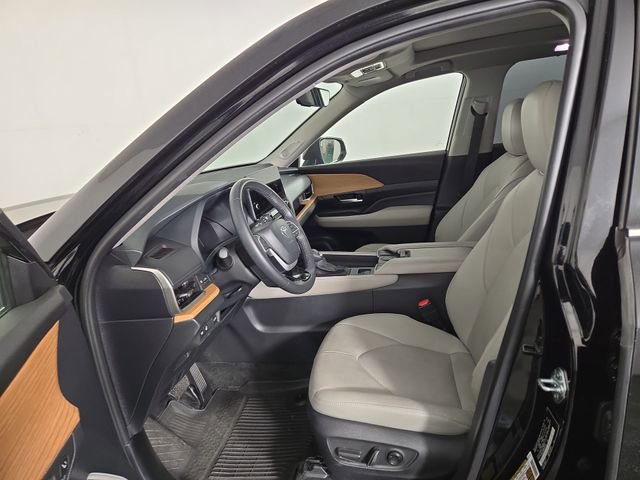 Used 2024 Toyota Grand Highlander AWD image 13