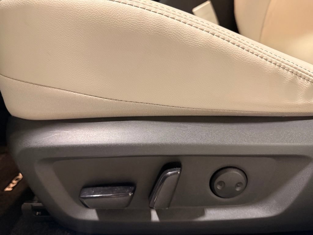 Used 2023 Nissan Rogue SL w/ SL Premium Package FWD image 16