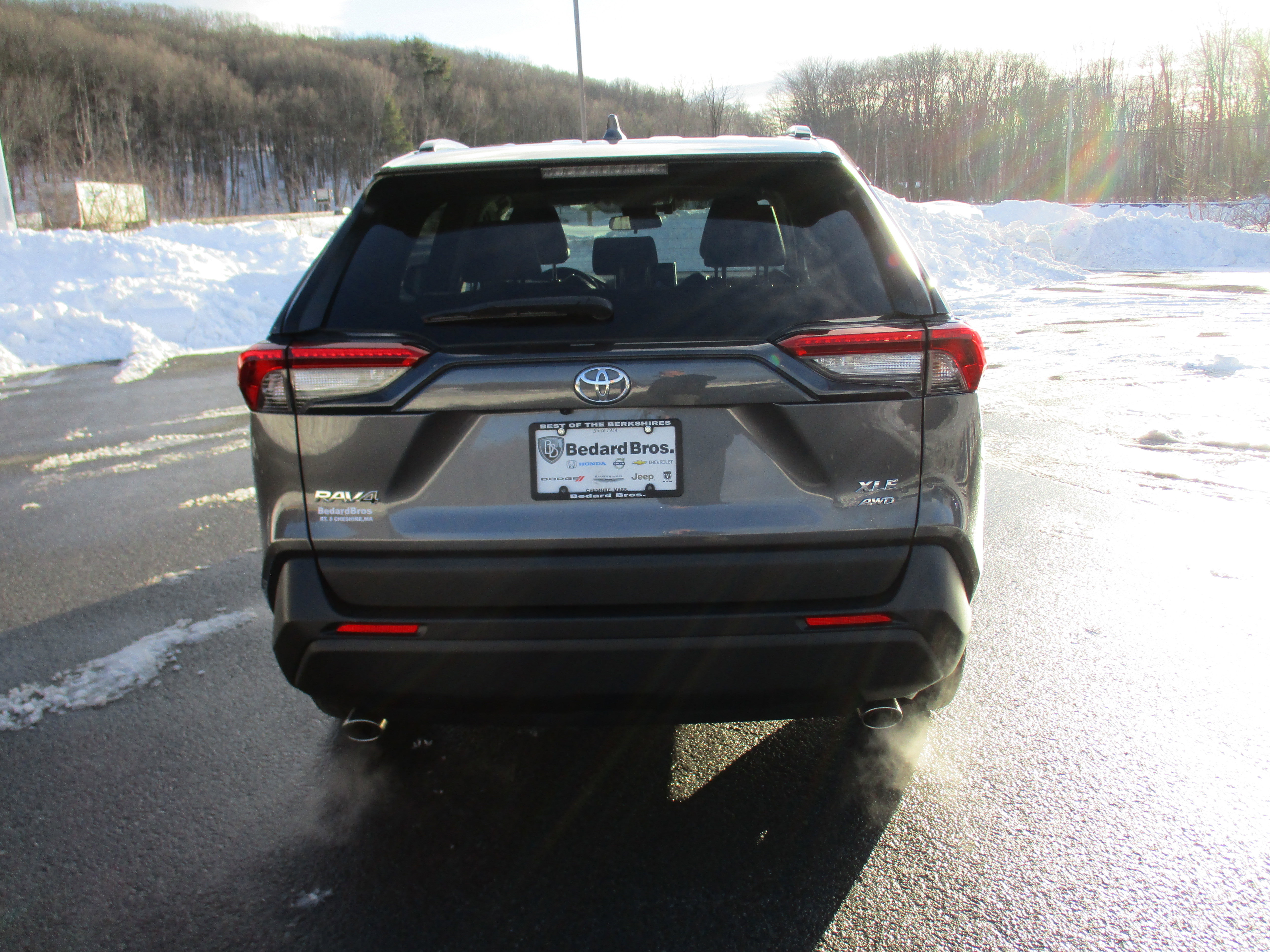 Used 2022 Toyota RAV4 XLE Premium image 6