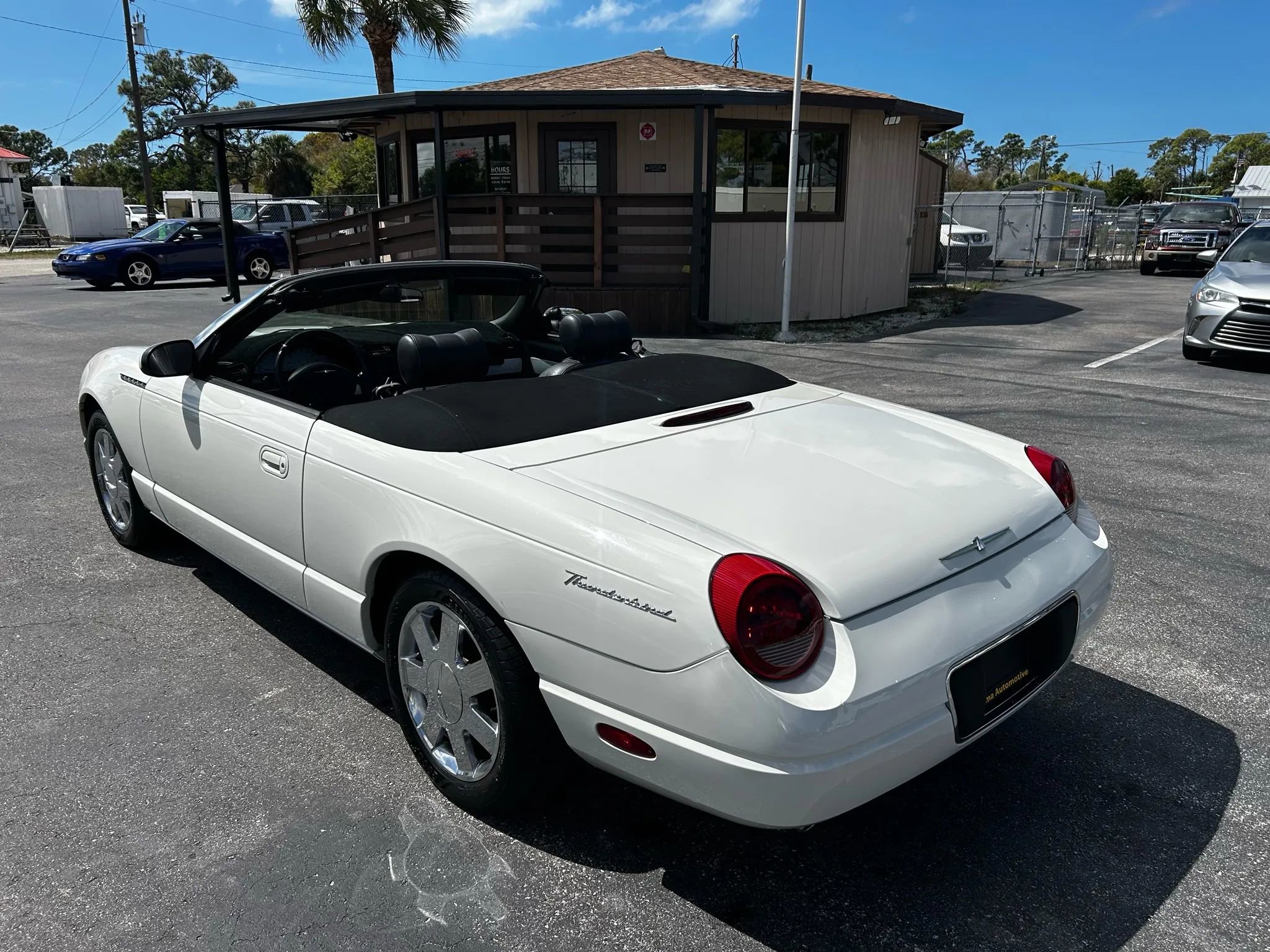 Used 2002 Ford Thunderbird image 29