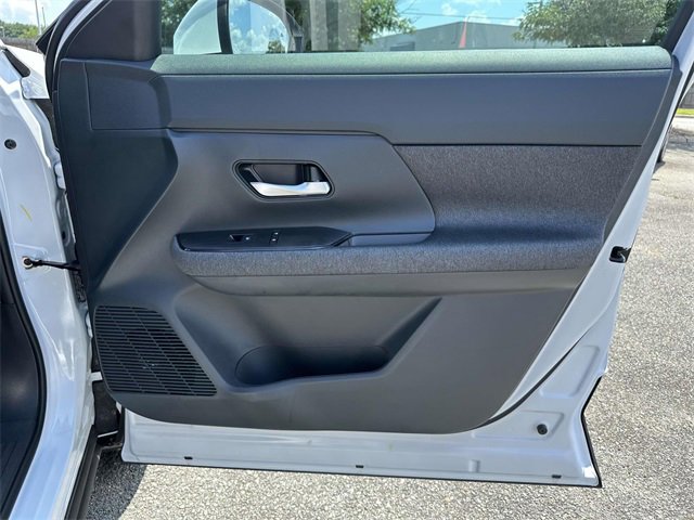 New 2025 Nissan Kicks SV image 8