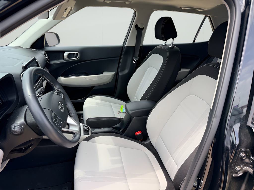 Used 2023 Hyundai Venue SEL FWD image 10