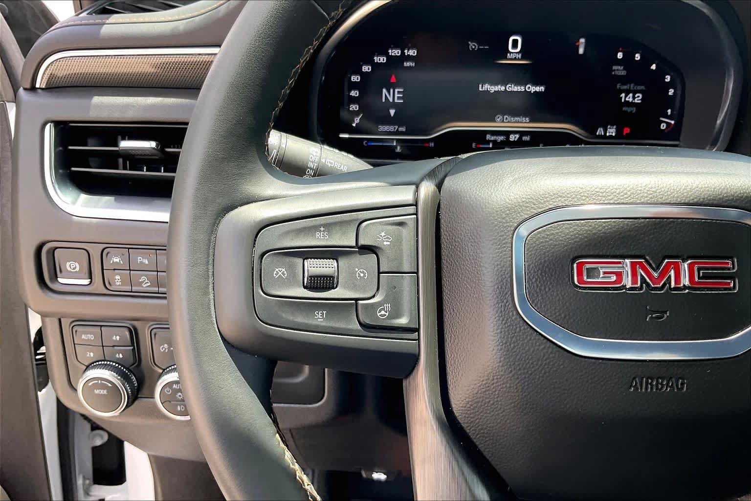 Used 2024 GMC Yukon AT4 w/ Technology Package AWD/4WD image 23