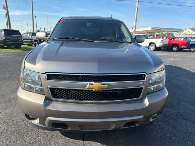 Used 2014 Chevrolet Suburban LT RWD image 2
