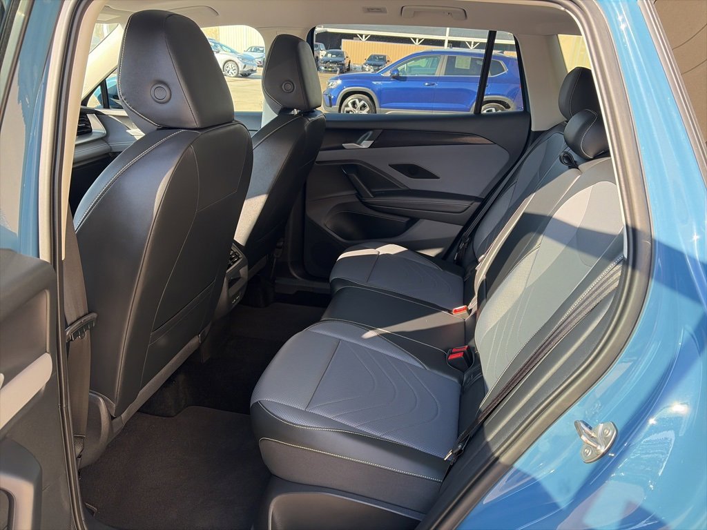 Certified 2025 Volkswagen Tiguan SE image 13