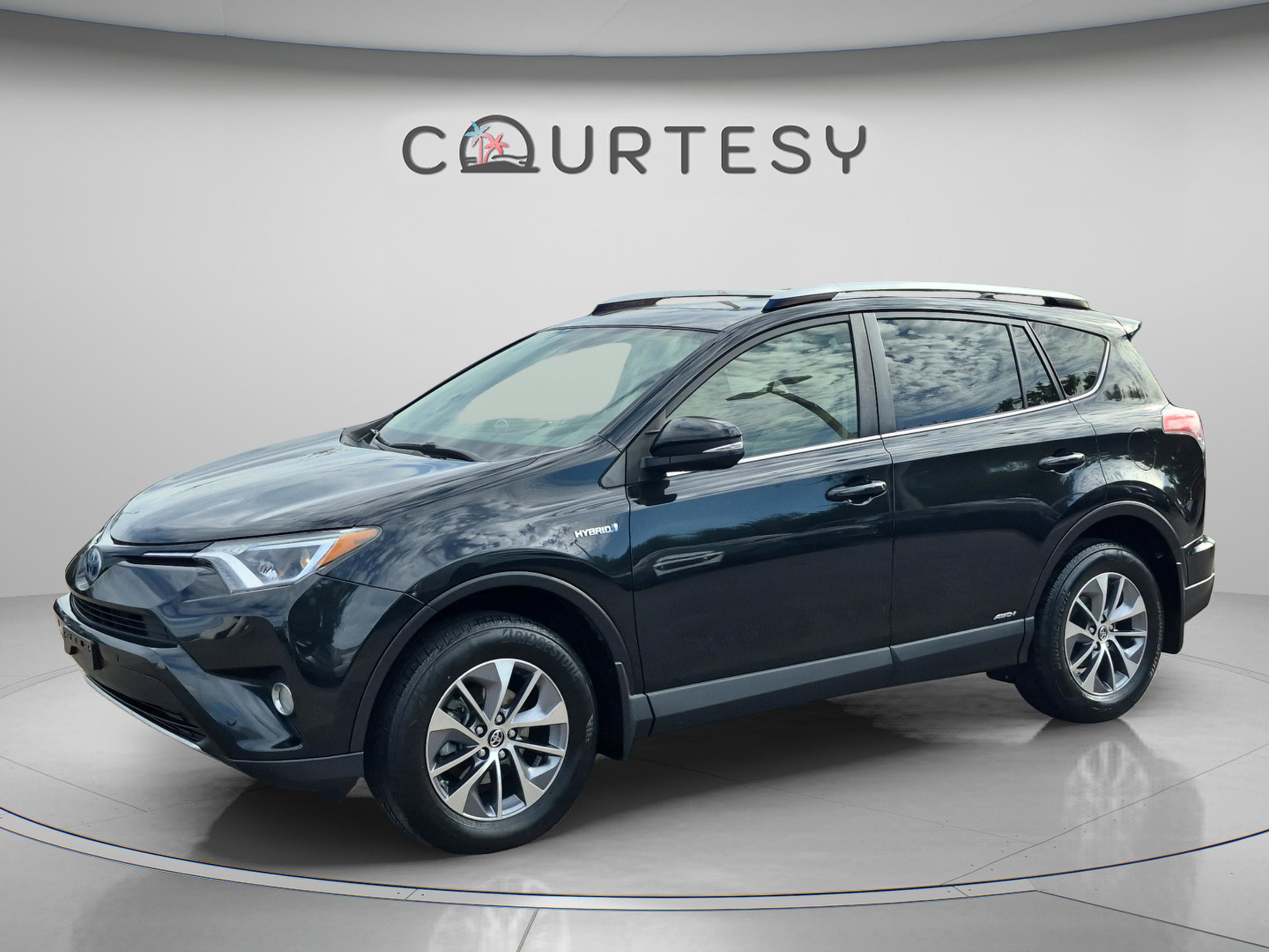 Used 2016 Toyota RAV4 XLE w/ Convenience Package AWD/4WD image 1