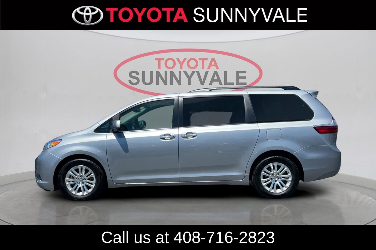 Used 2017 Toyota Sienna XLE w/ XLE Navigation Package FWD image 7