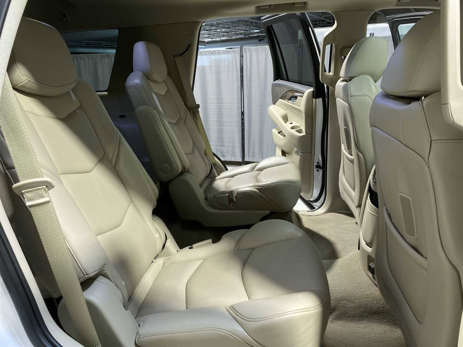 Used 2020 Cadillac Escalade Luxury AWD/4WD image 13