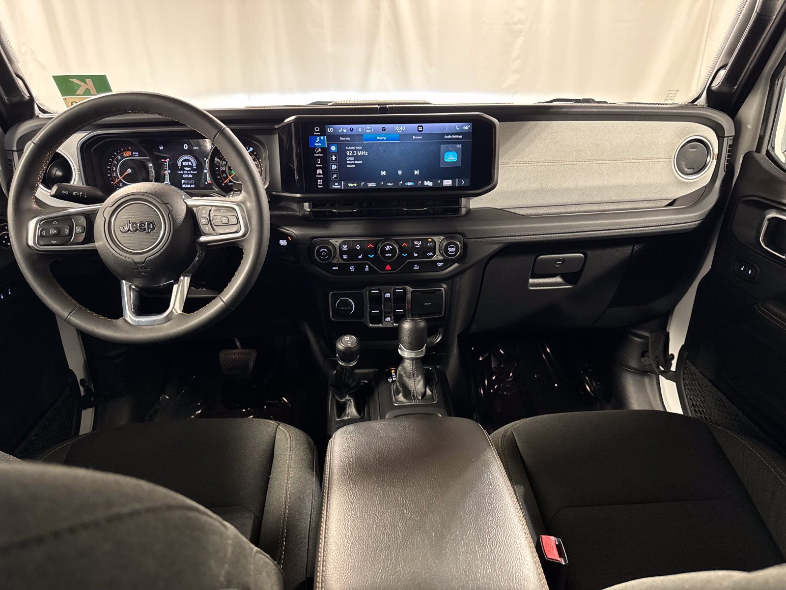 Used 2024 Jeep Wrangler Unlimited Sahara AWD/4WD image 4