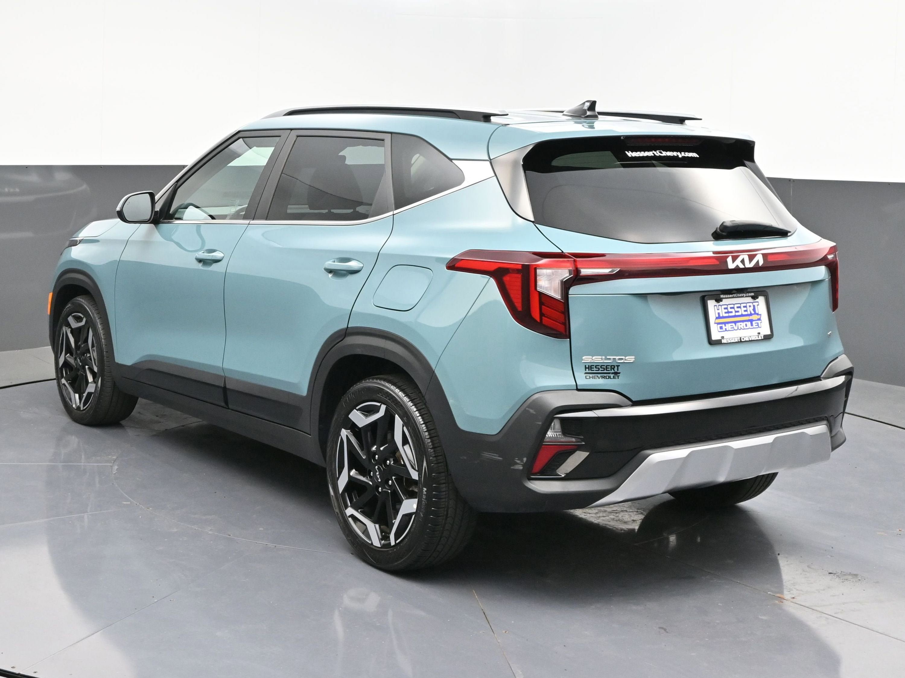 Used 2024 Kia Seltos SX w/ SX Sunroof Package AWD/4WD image 5