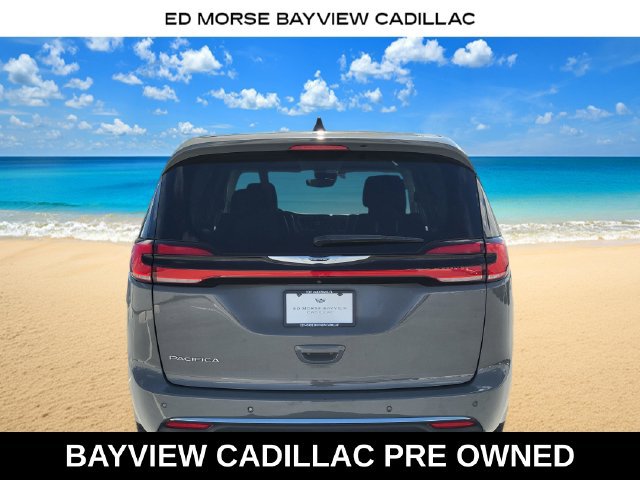 Used 2023 Chrysler Pacifica Touring-L FWD image 4
