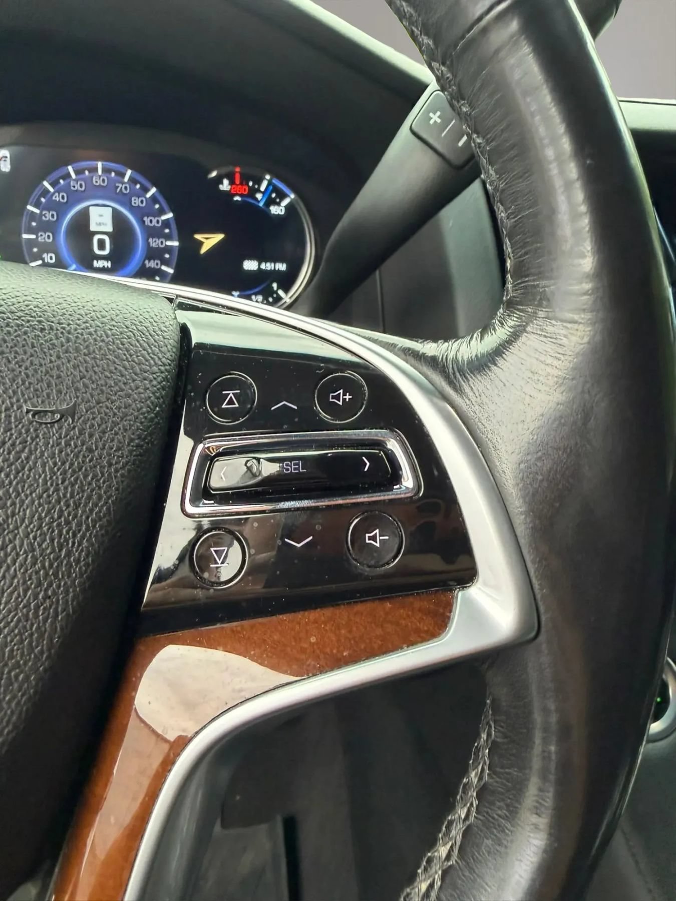 Used 2018 Cadillac Escalade Luxury AWD/4WD image 12