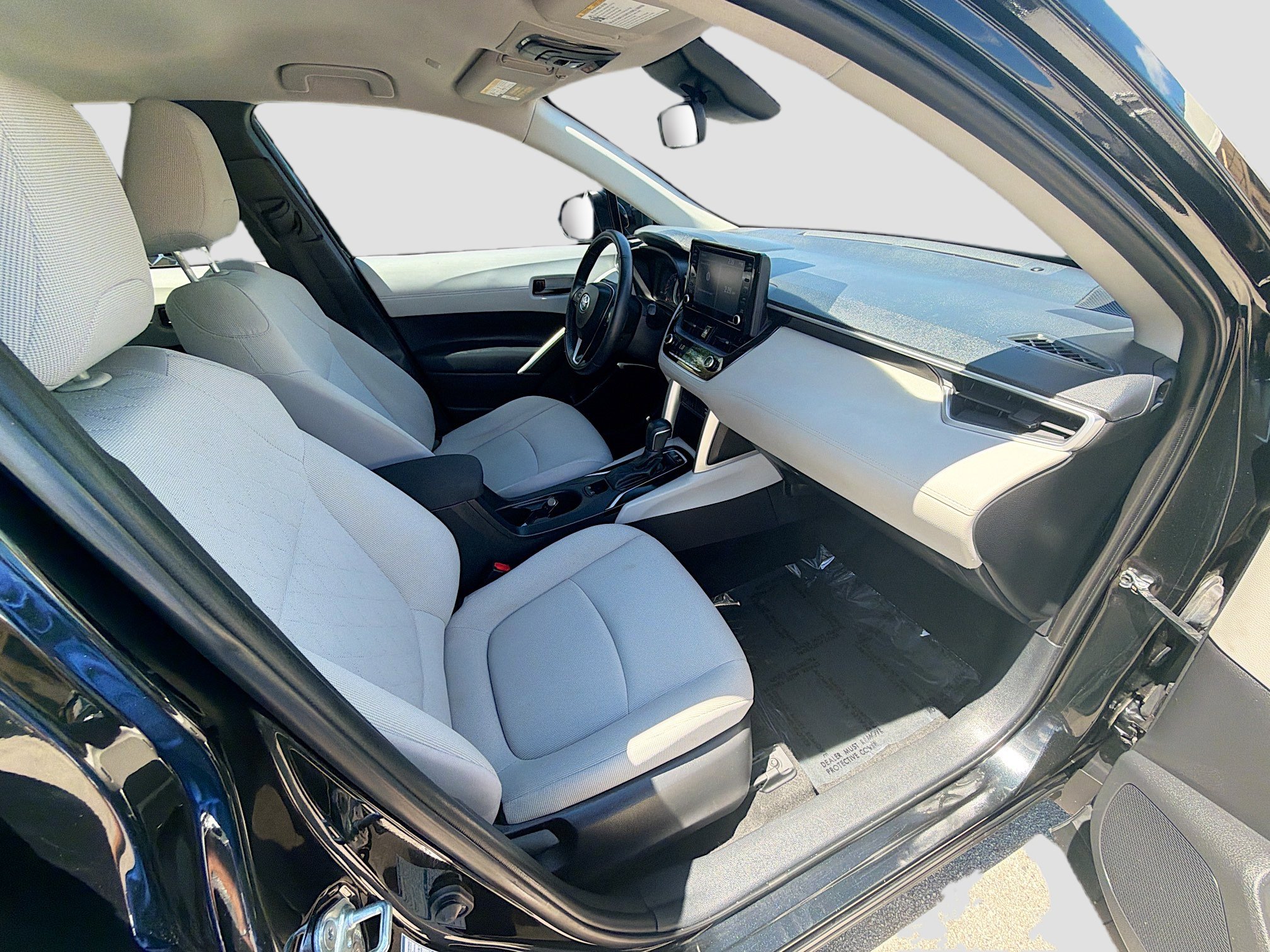 Used 2022 Toyota Corolla Cross LE AWD/4WD image 31