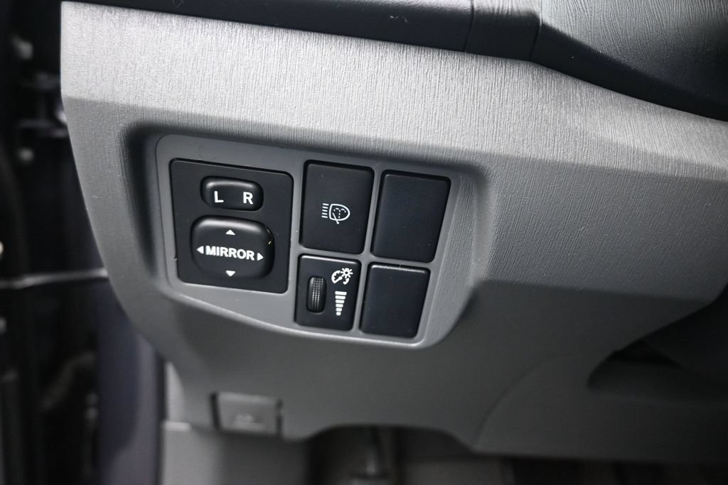 Used 2011 Toyota Prius Five w/ Advanced Technology Pkg FWD image 25