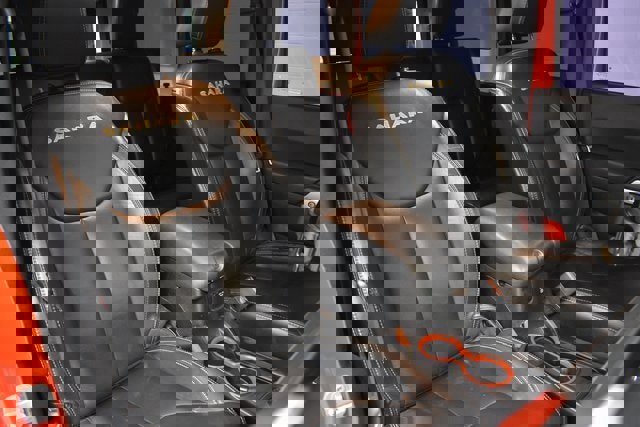 Used 2015 Jeep Wrangler Unlimited Sahara w/ Connectivity Group image 6