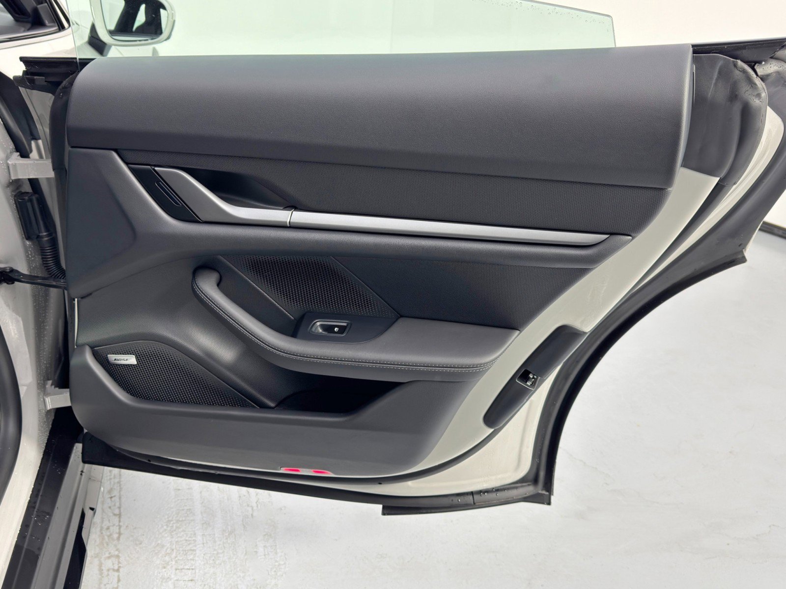 Used 2025 Porsche Taycan 4S w/ Premium Package image 50