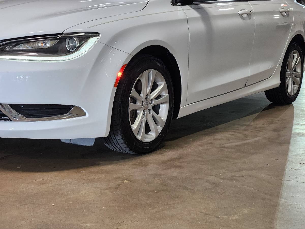 Used 2017 Chrysler 200 Limited Platinum FWD image 17