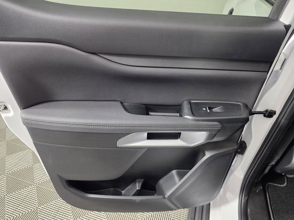 Used 2025 Ford Ranger Lariat w/ Chrome Accent Package image 17