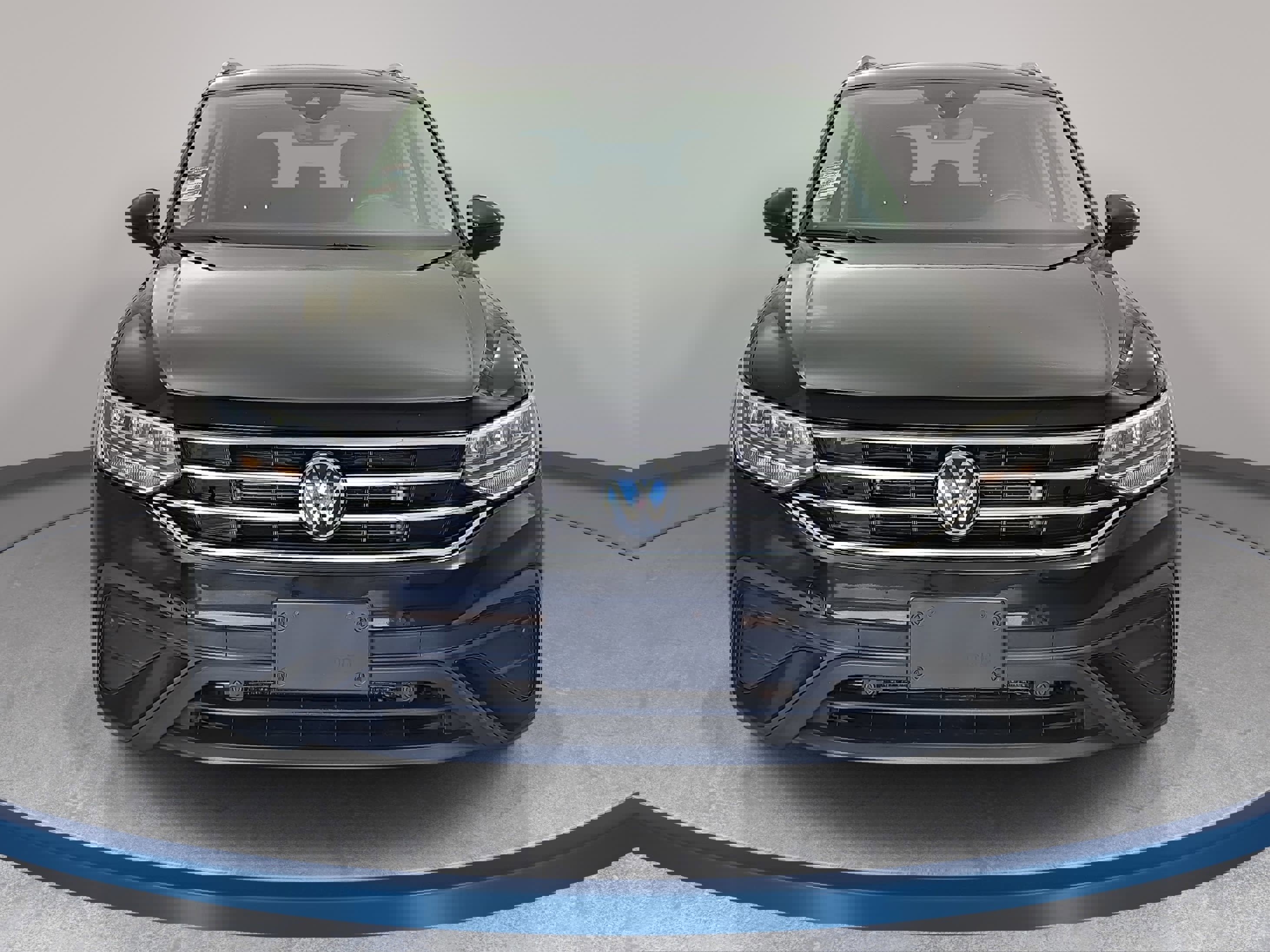 Used 2022 Volkswagen Tiguan SE w/ Panoramic Sunroof Package image 2