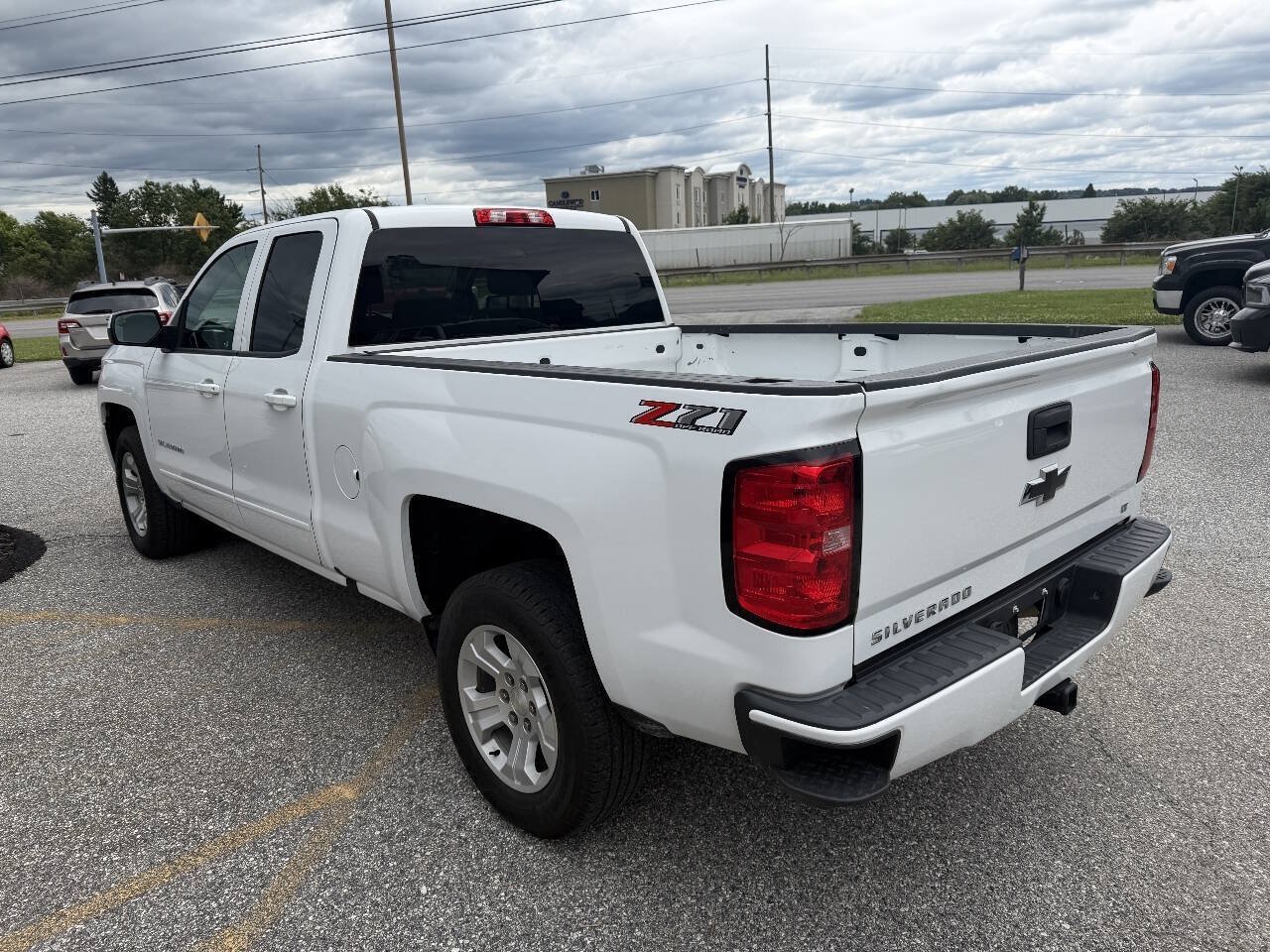 Used 2018 Chevrolet Silverado 1500 LT w/ All Star Edition AWD/4WD image 4