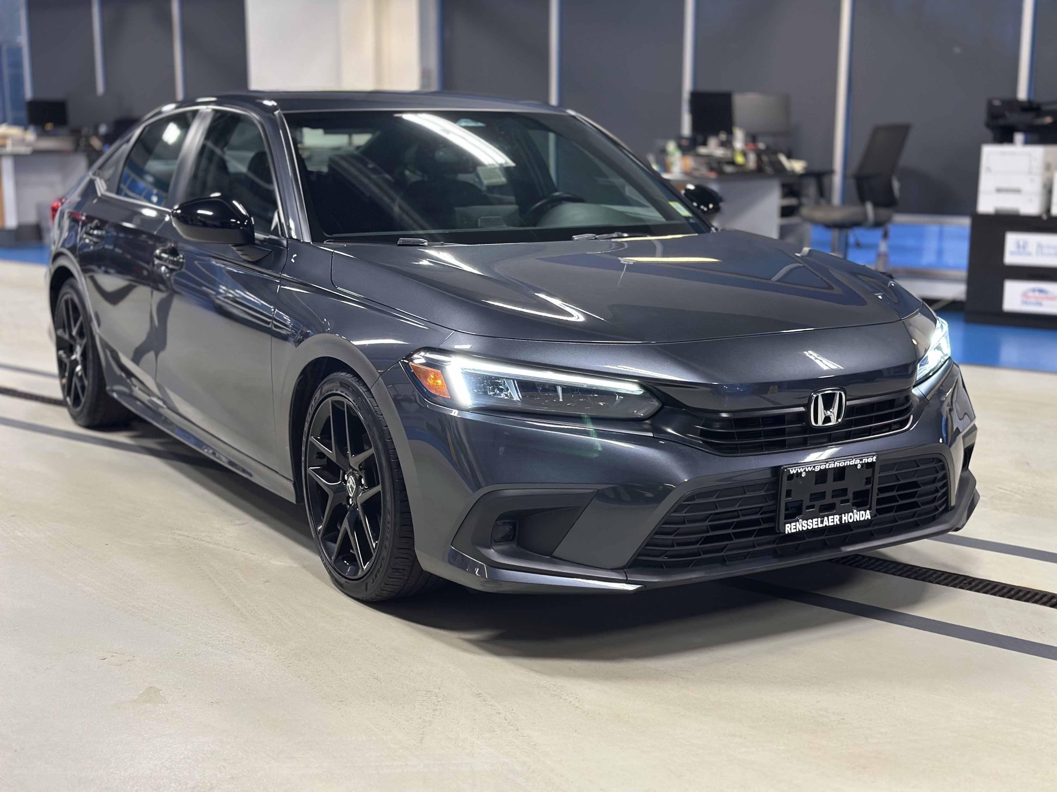 Used 2024 Honda Civic Sport image 3