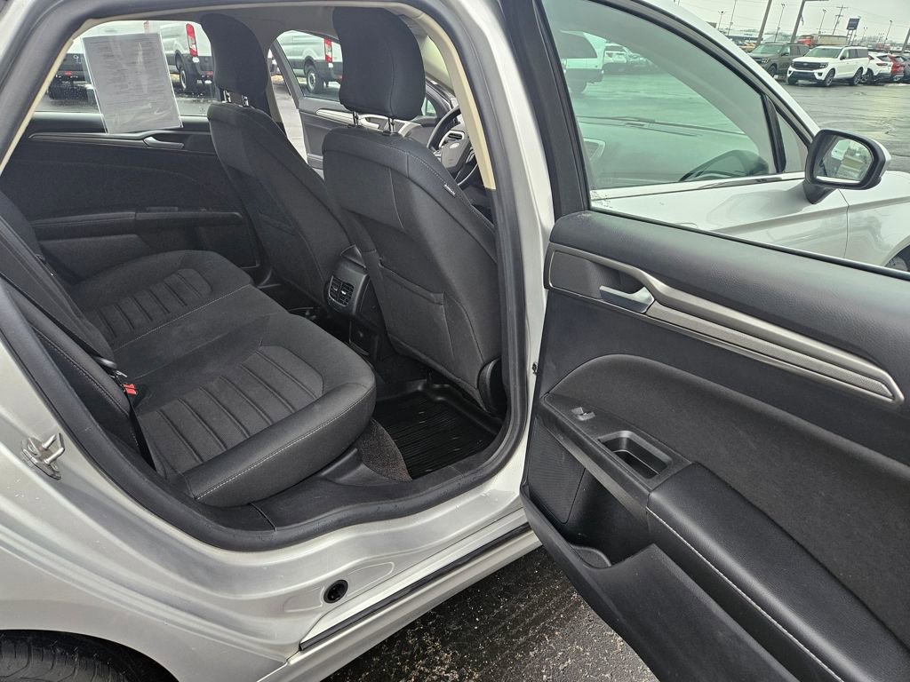 Used 2019 Ford Fusion SE image 24