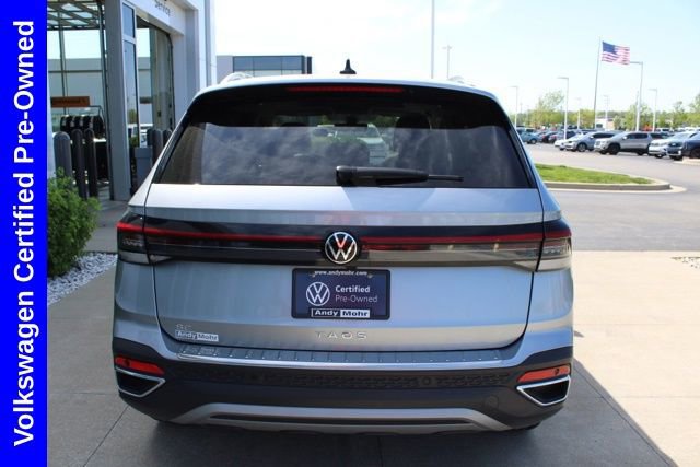 Used 2025 Volkswagen Taos SE w/ Panoramic Sunroof Package FWD image 7