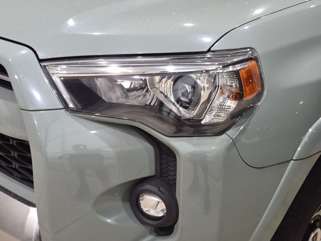 Used 2023 Toyota 4Runner TRD Off-Road Premium w/ Moonroof Package AWD/4WD image 10