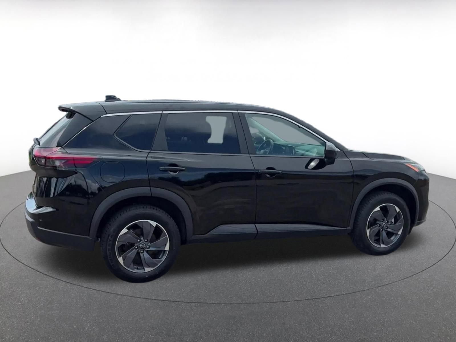 Used 2025 Nissan Rogue SV FWD image 12