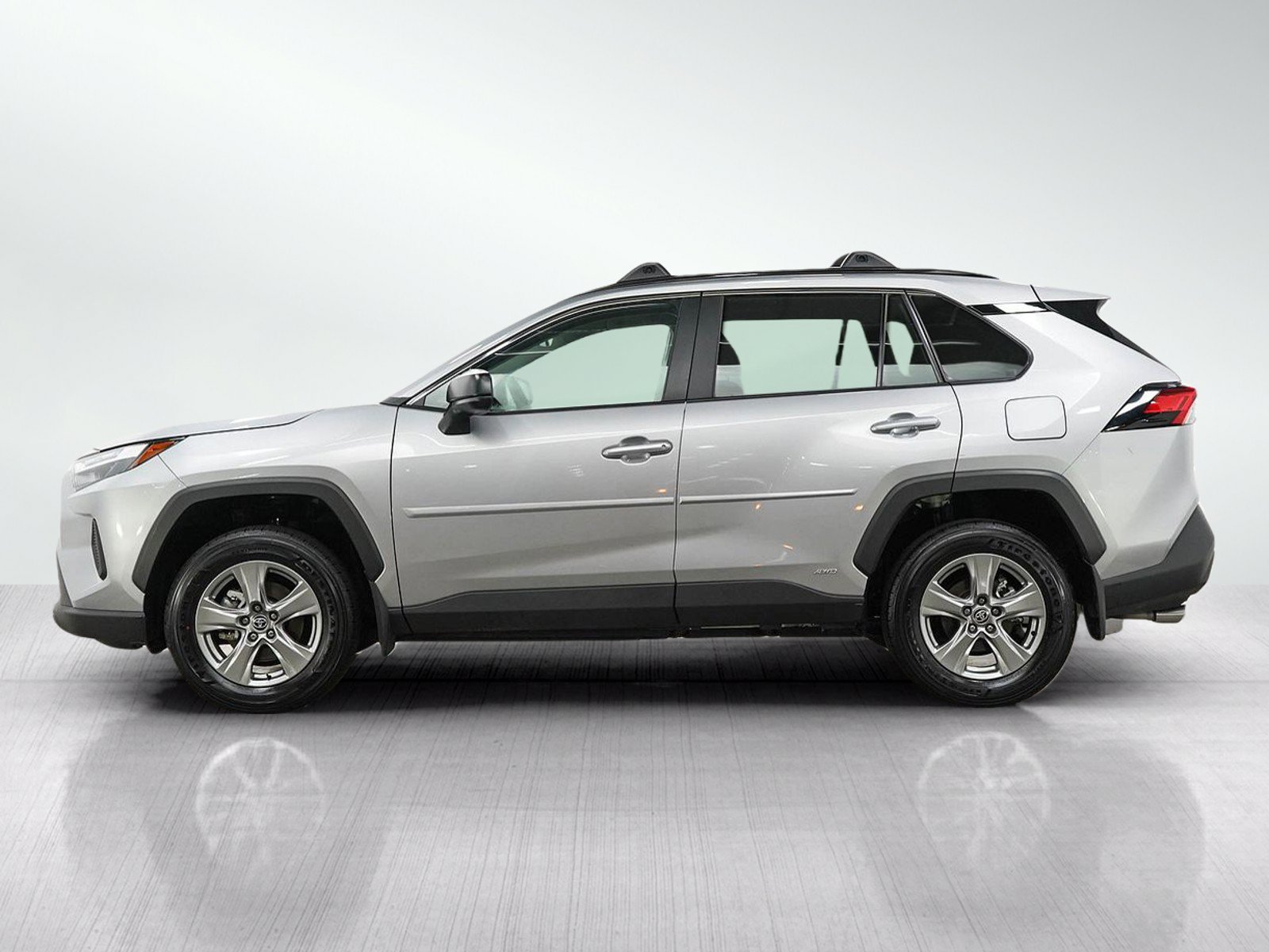 Used 2025 Toyota RAV4 LE AWD/4WD image 2
