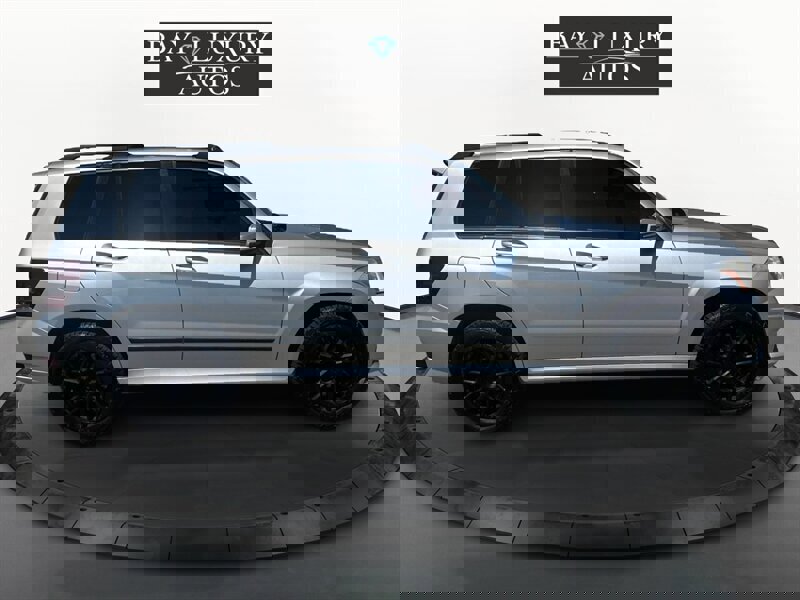 Used 2011 Mercedes-Benz GLK 350 4MATIC image 9
