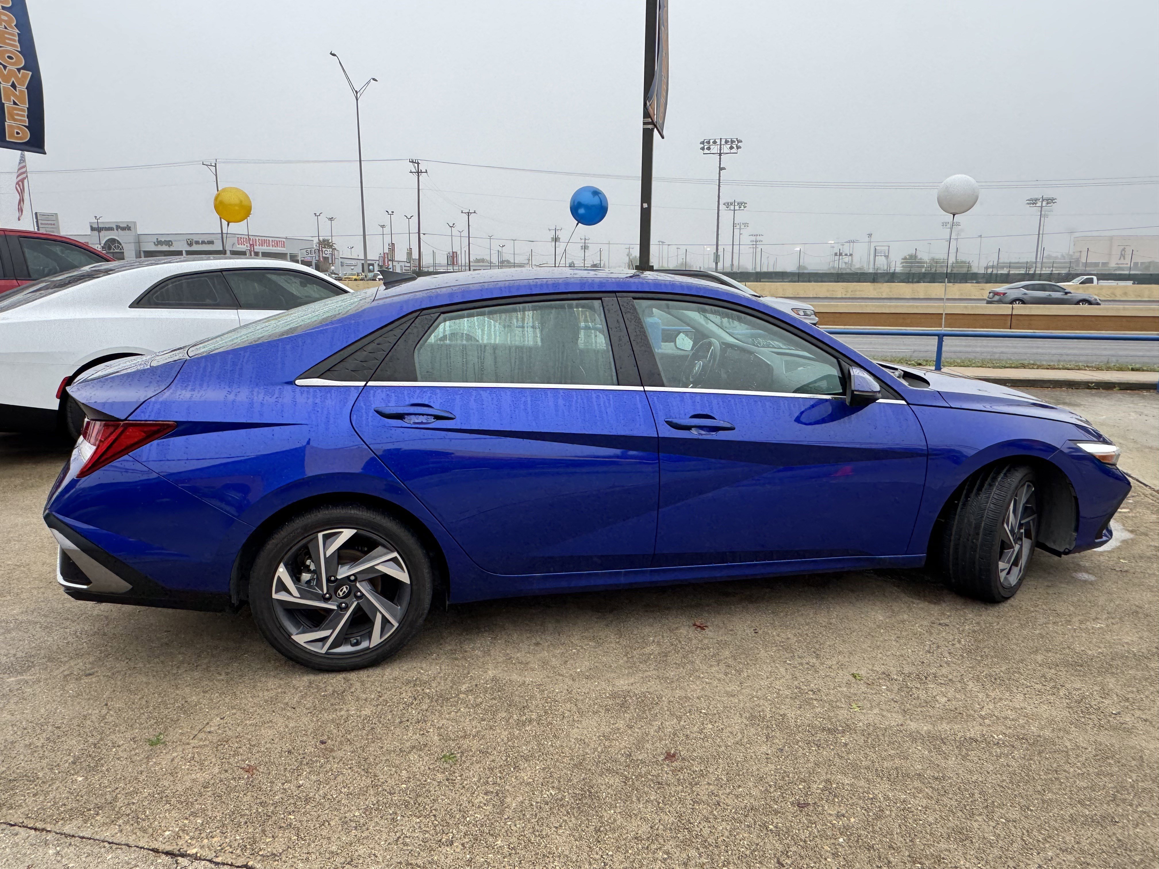 Used 2025 Hyundai Elantra Limited image 4