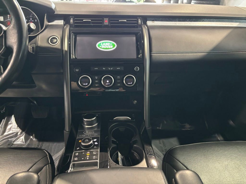 Used 2017 Land Rover Discovery First Edition AWD/4WD image 14