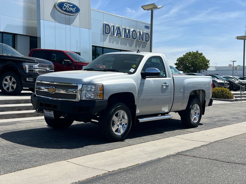 Used 2013 Chevrolet Silverado 1500 LT w/ Chrome Essentials Package RWD image 2