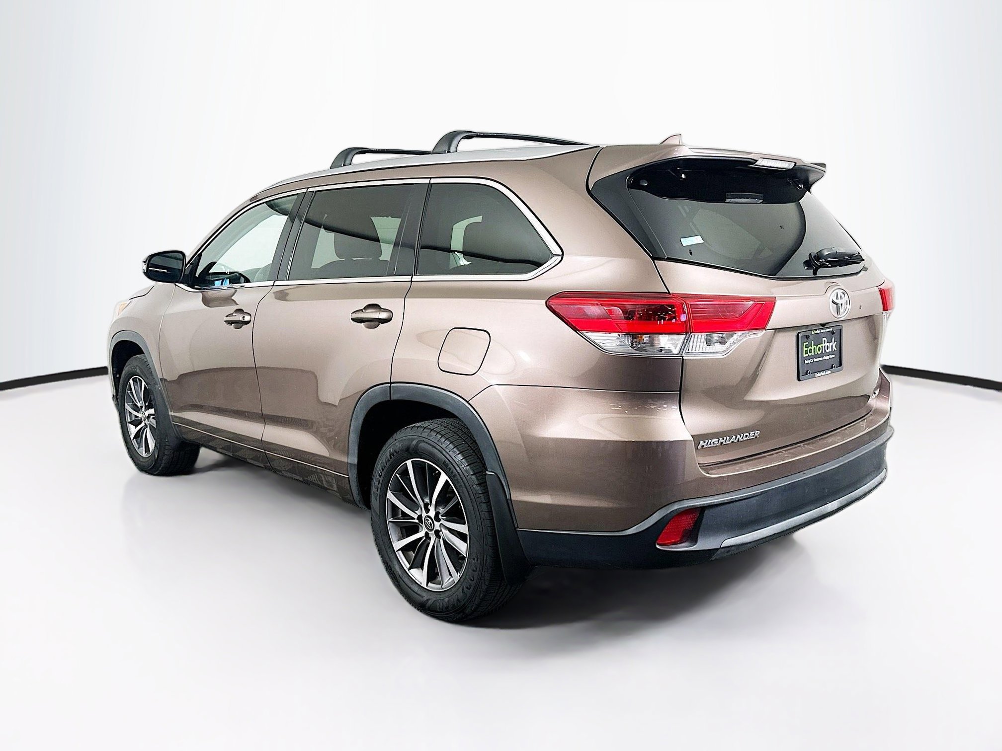 Used 2017 Toyota Highlander XLE FWD image 5