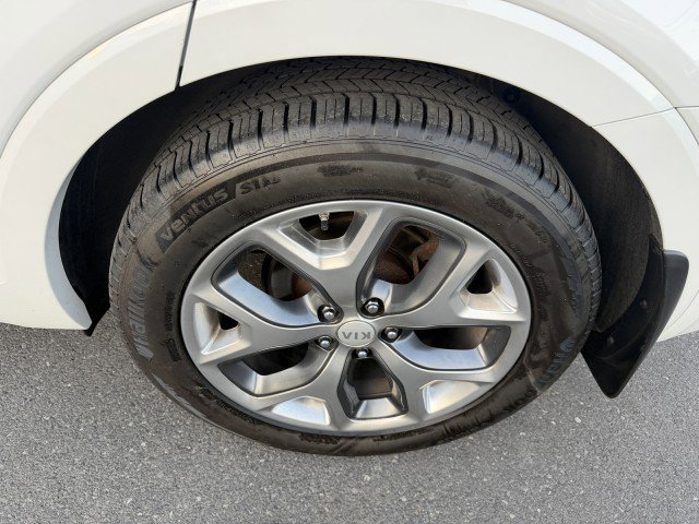 Used 2017 Kia Sorento SX image 29