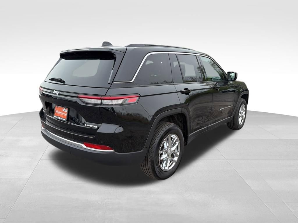 Certified 2025 Jeep Grand Cherokee Laredo AWD/4WD image 7