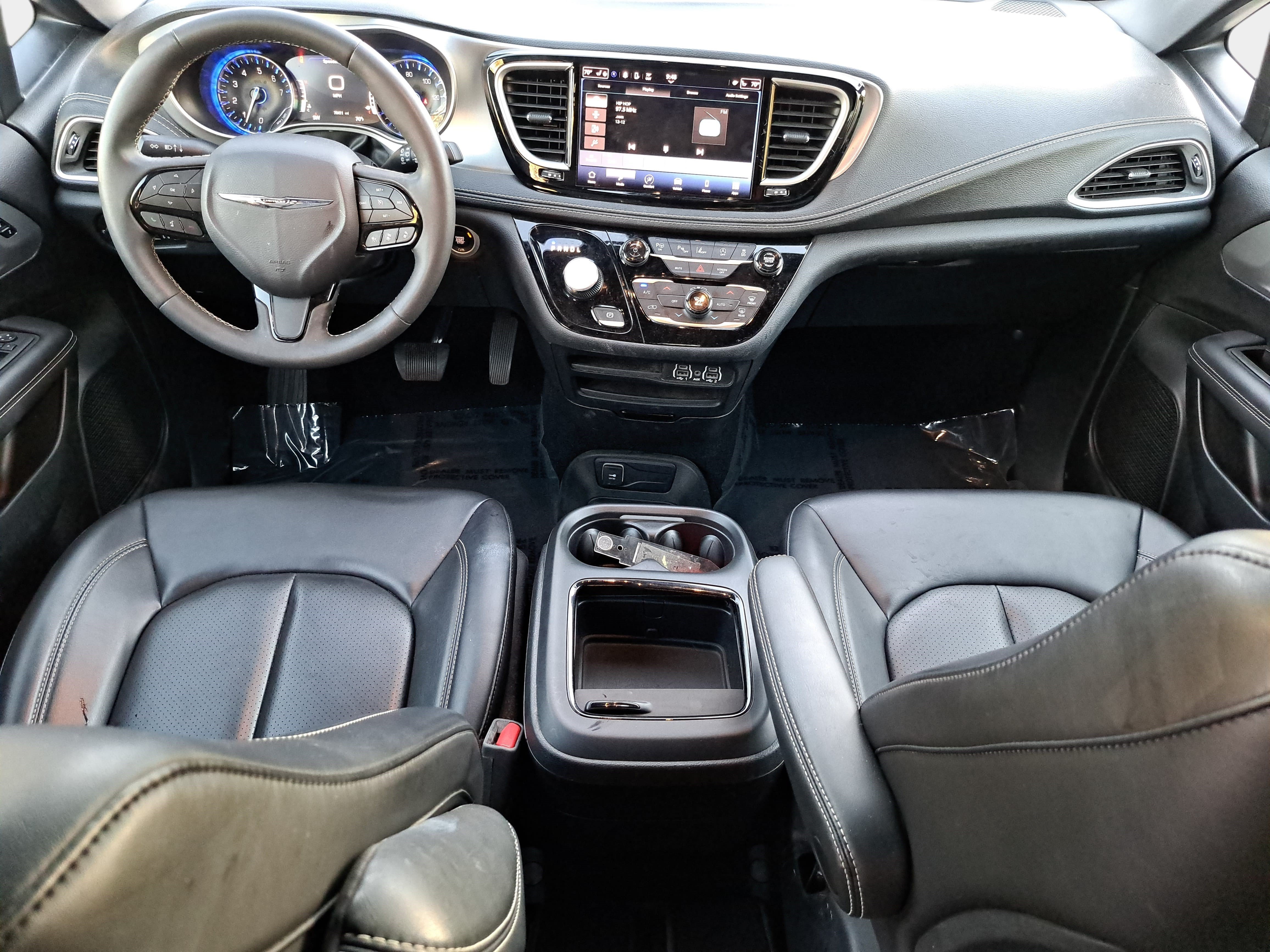 Used 2023 Chrysler Pacifica Touring-L w/ S Appearance Package AWD/4WD image 9