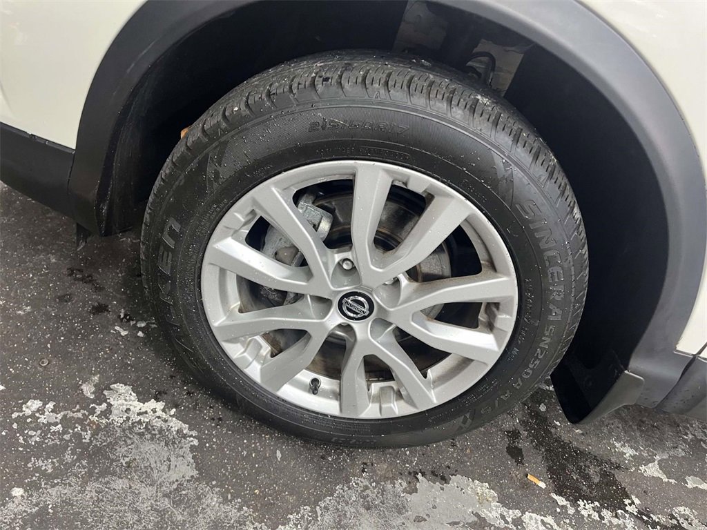 Used 2022 Nissan Rogue Sport SV w/ Technology Package image 10