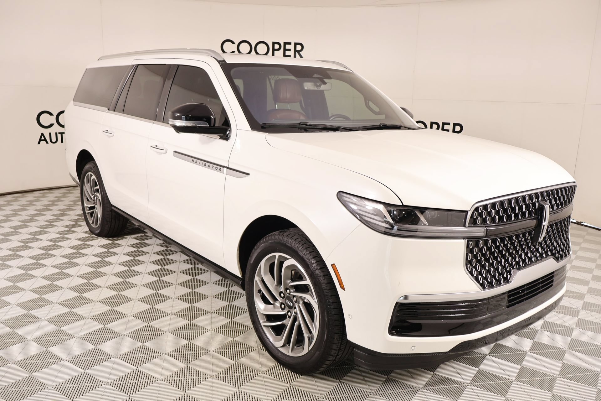 Used 2025 Lincoln Navigator L Reserve AWD/4WD image 1