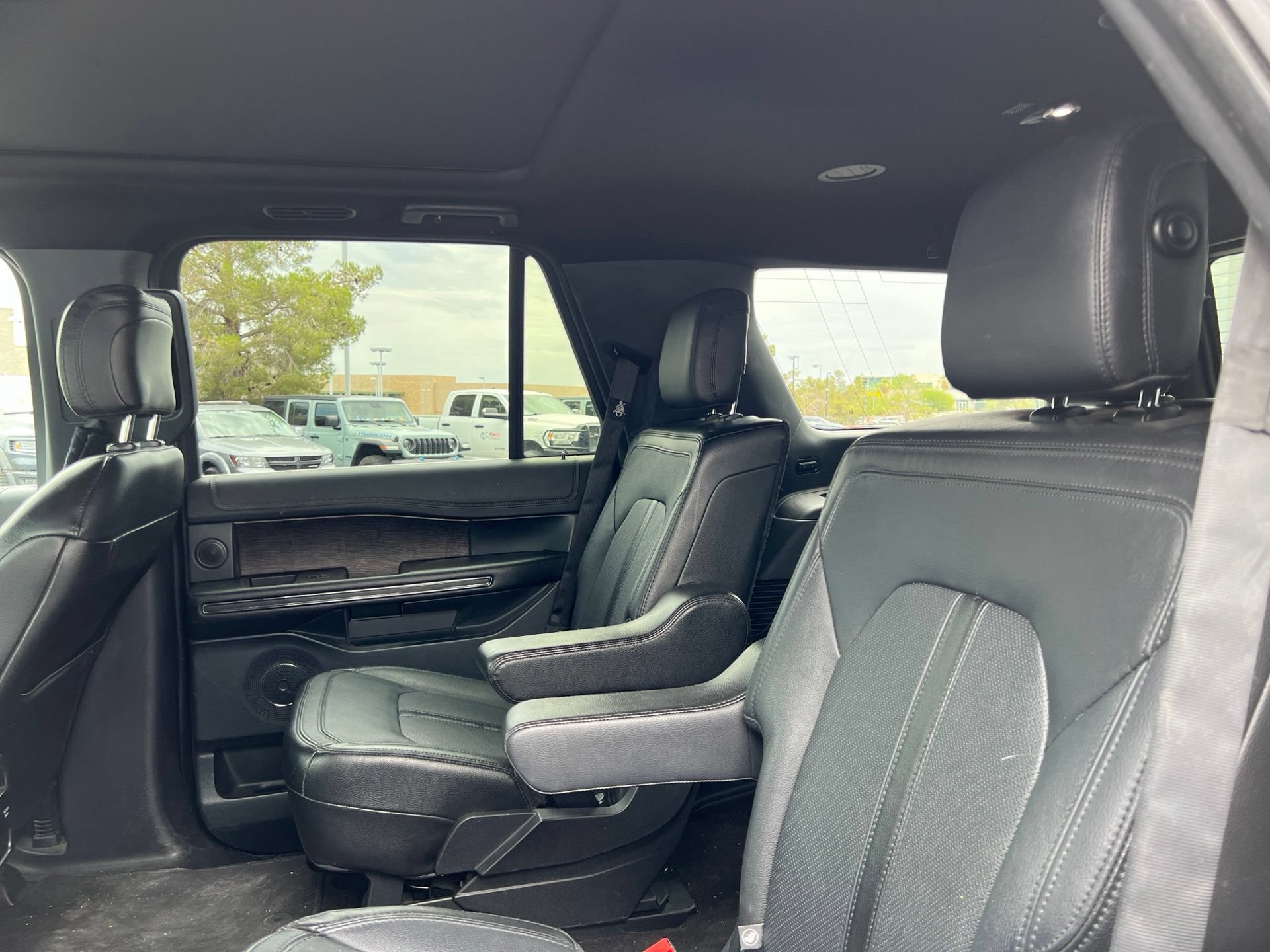 Used 2020 Ford Expedition Limited w/ Equipment Group 302A RWD image 27