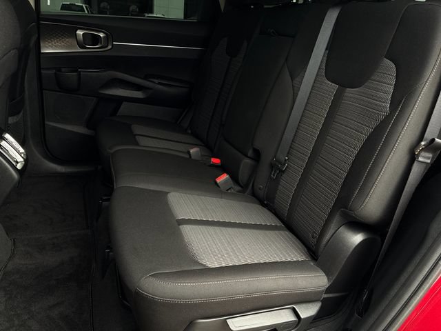 Used 2023 Kia Sorento LX FWD image 10