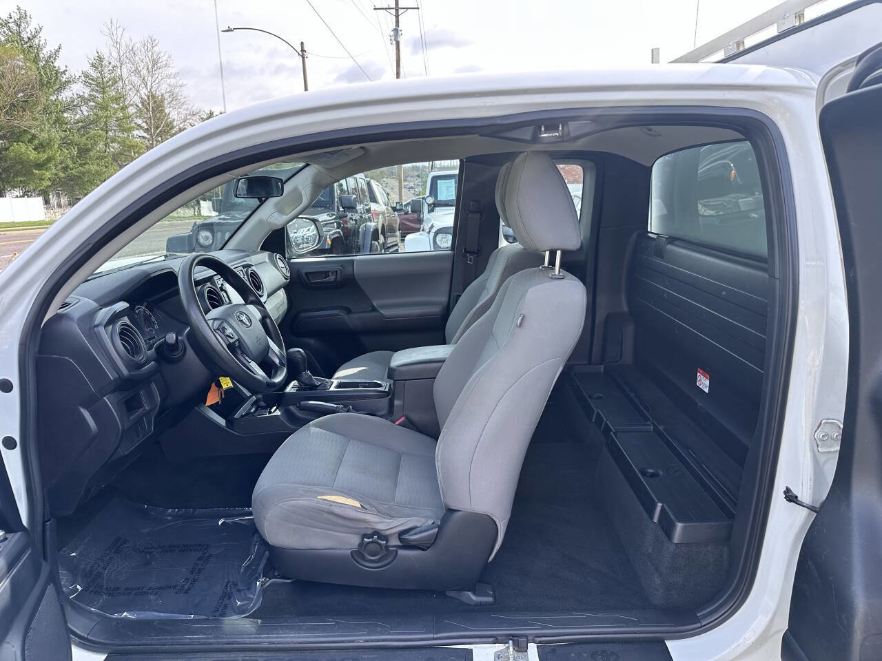 Used 2016 Toyota Tacoma SR RWD image 17