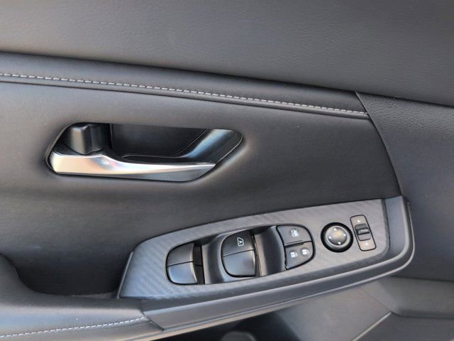 Used 2025 Nissan Sentra SV FWD image 13