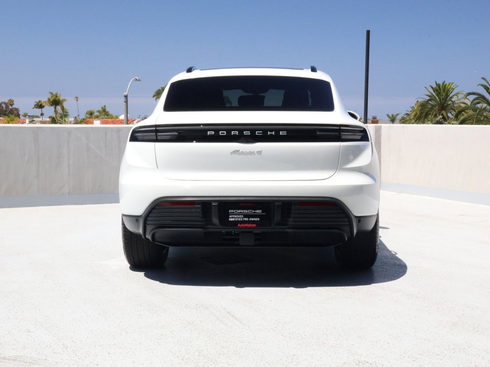 Certified 2025 Porsche Macan 4 Electric AWD/4WD image 10