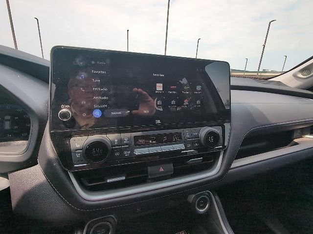 Used 2025 Toyota Grand Highlander AWD image 13