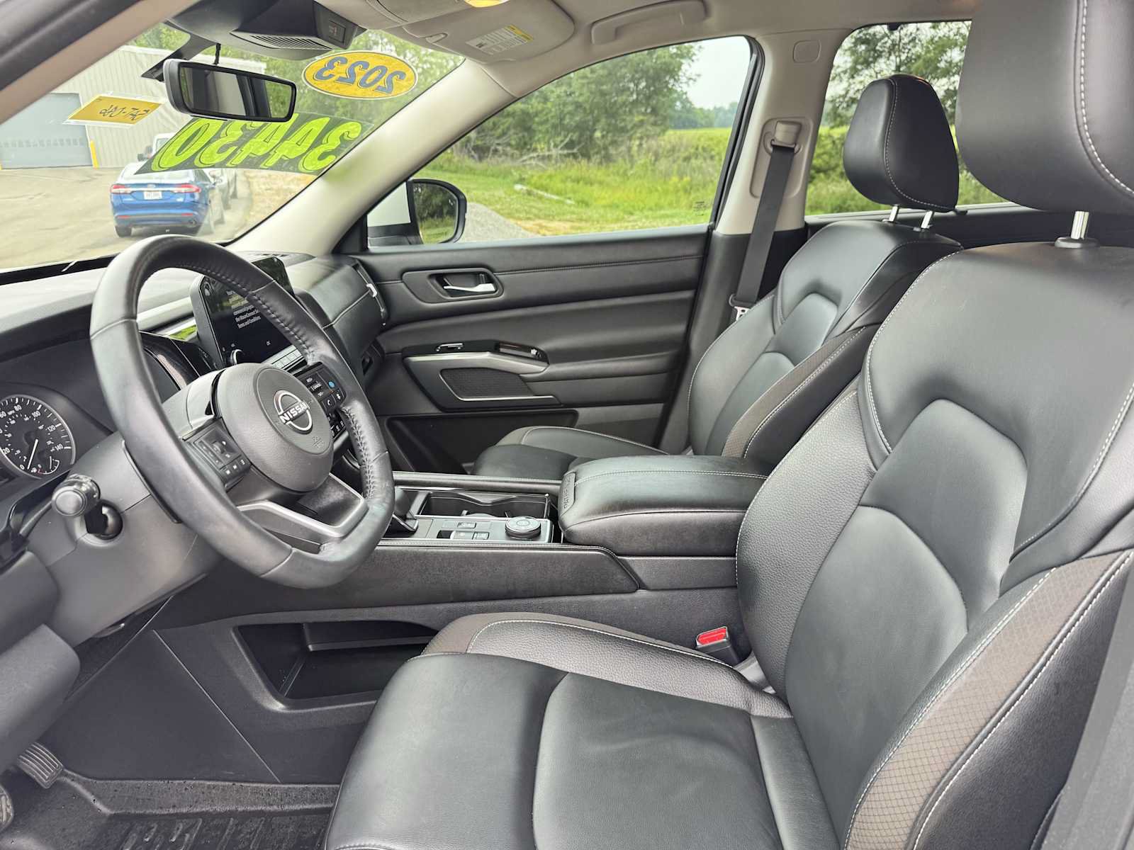 Used 2023 Nissan Pathfinder SL AWD/4WD image 12