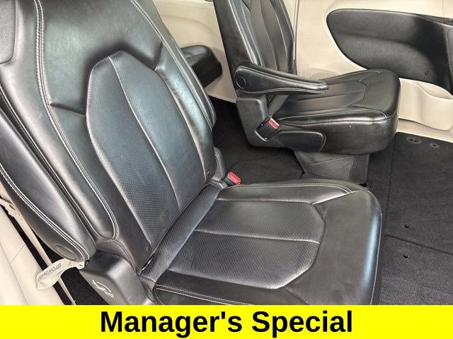 Used 2023 Chrysler Pacifica Touring-L FWD image 34