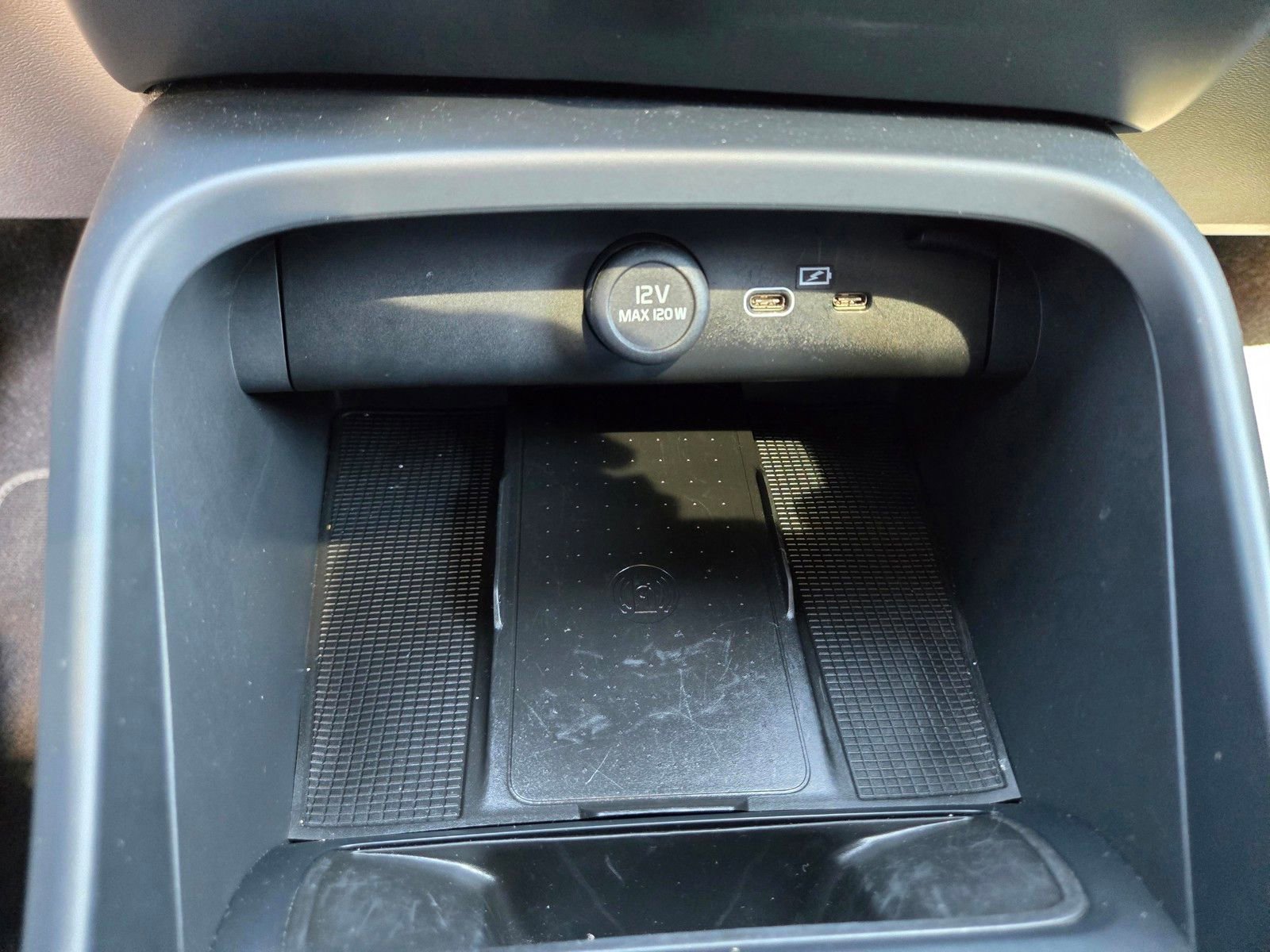 Certified 2025 Volvo XC40 B5 Core image 26